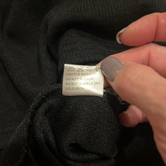 Vetior Black V Neck Pocketed Sweater Vest Mini Dress - Picture 11 of 15